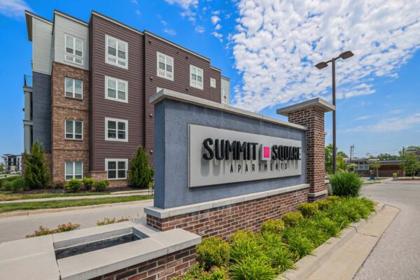 Summit Square apartments monument sign.