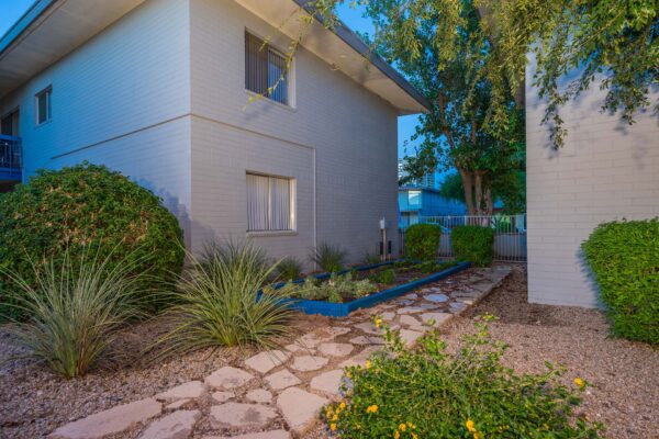 Aura at Midtown apartments community garden and lush landscaping.