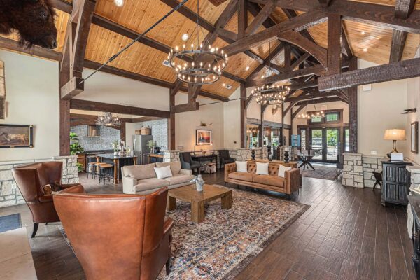 Highlands Lodge apartment clubroom with rustic architecture, plush furniture, and vaulted ceilings.
