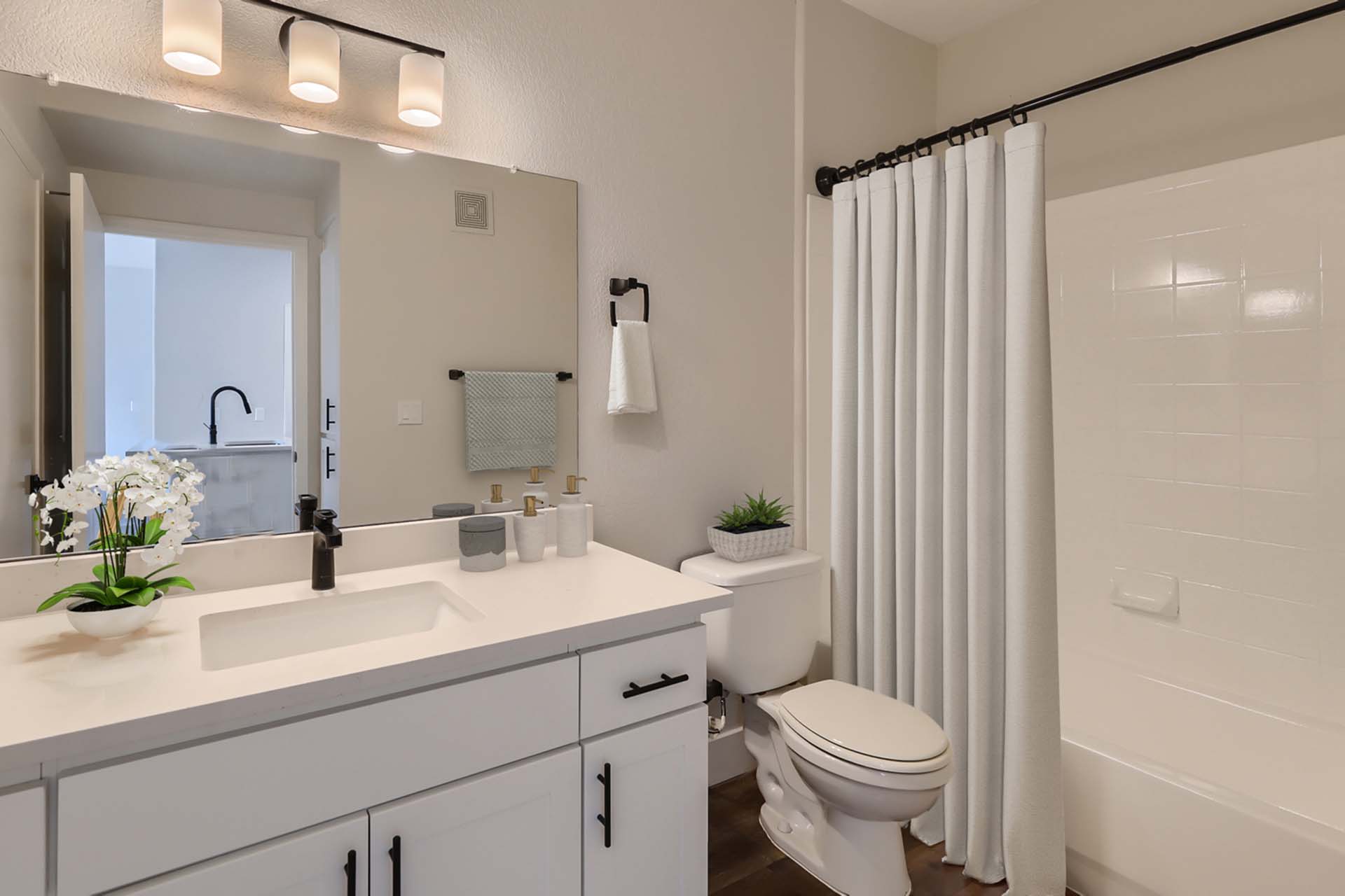 Staged example: apartment bathroom at Mandarina.