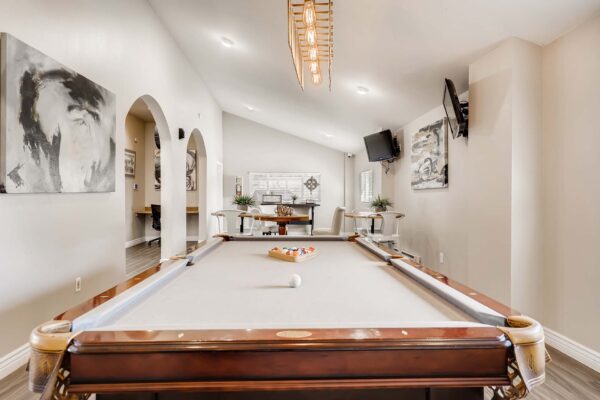 Overlook at Sunset Point apartments with billiards table, TVs, and seating.