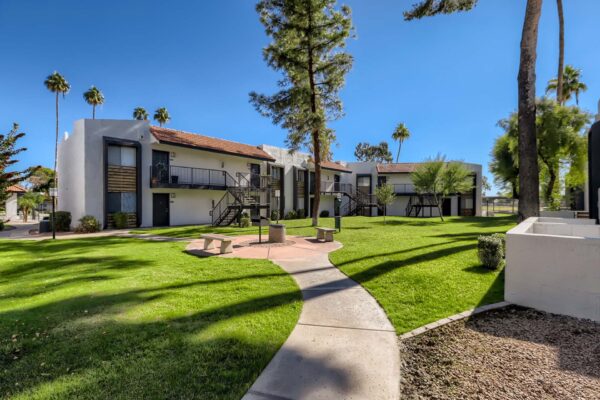Tempe Vista apartments courtyard with lush green lawns and paved walkways.