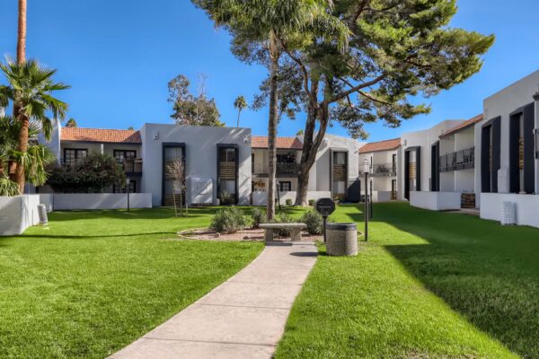 Tempe Vista apartments courtyard with lush green lawns and paved walkways.