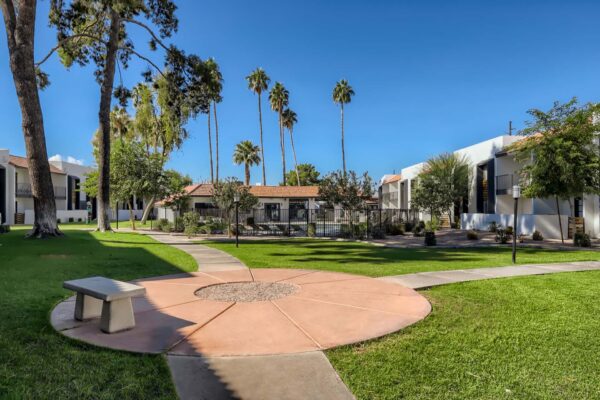 Tempe Vista apartments central courtyard with lush green lawns and paved walkways.