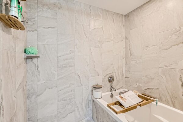 500 Ocean apartment bathroom with tiled shower and tub.