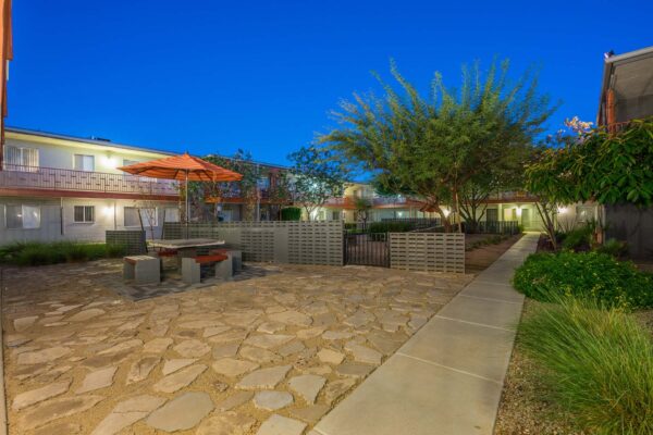Aura at Midtown apartments courtyard with stone patio and picnic table.
